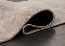 Bild im Galerie-Viewer laden (Teppich Arte– Hochwertiger Viskose Teppich mit edlem Glanz)