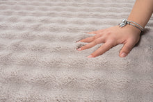 Lade das Bild in den Galerie-Viewer, Flow Flauschiger Bubble Hochflor Teppich, 67 760-Sand