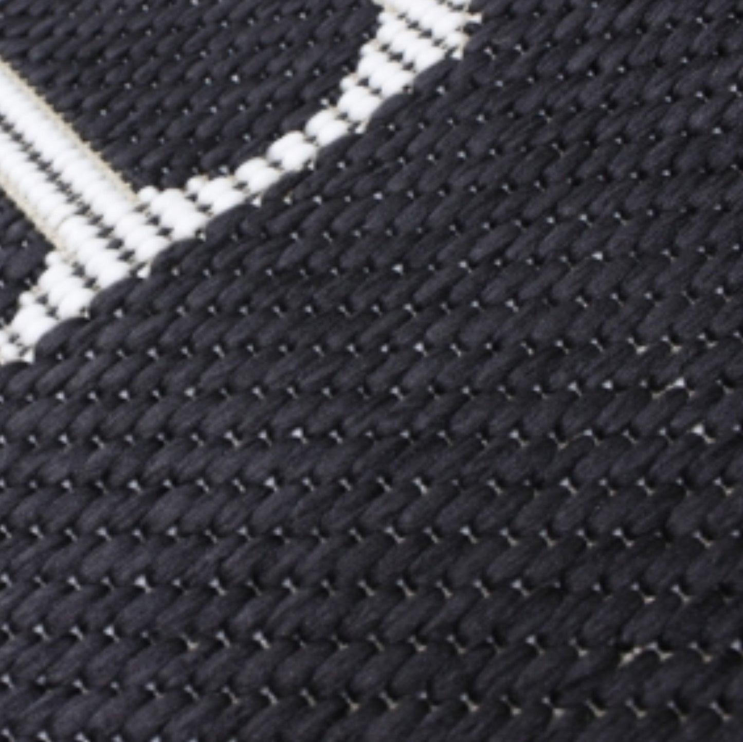 Indoor & Outdoor Kurzflorteppich Black – Maestro