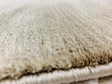 Lade das Bild in den Galerie-Viewer, Teppich Brandon-Beige