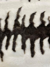 Lade das Bild in den Galerie-Viewer, Badematte 2er, Zebra, Kunstleder