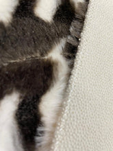 Lade das Bild in den Galerie-Viewer, Badematte 2er, Zebra, Kunstleder