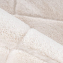 Bild im Galerie-Viewer laden (Hochflorteppich Moment 600 Ivory)