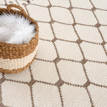 Lade das Bild in den Galerie-Viewer, Teppich April 2312 Creme