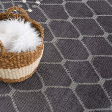 Lade das Bild in den Galerie-Viewer, Teppich April 2312 Grau