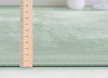Lade das Bild in den Galerie-Viewer, Focus kuschelig warmer Fellteppich 47 40-Green
