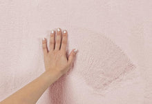 Lade das Bild in den Galerie-Viewer, Focus kuschelig warmer Fellteppich 47 55-Rose

