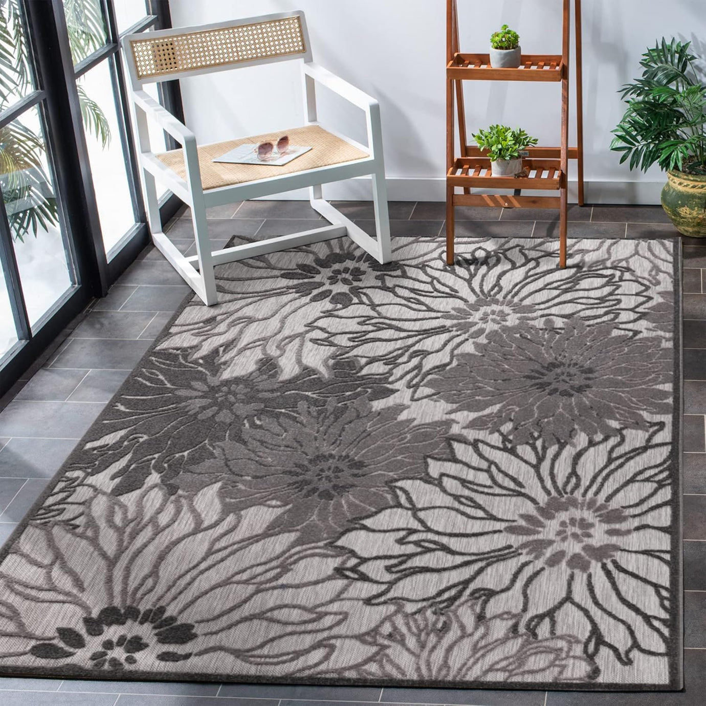 Floral Outdoor Teppich, Gray – Wetterfest, Wasserabweisend & Pflegeleicht | Balkon, Terrasse & Garten