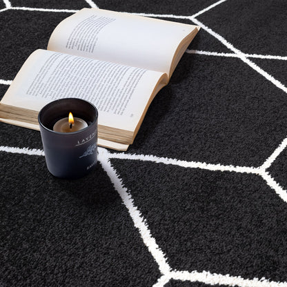 Sanat Trellis Geometrischer Kurzflor-Teppich, Black