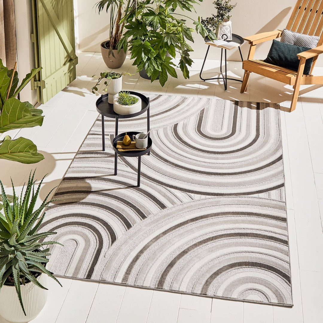 Loopin 312 Grau – In- & Outdoor Teppich mit Bogenmuster